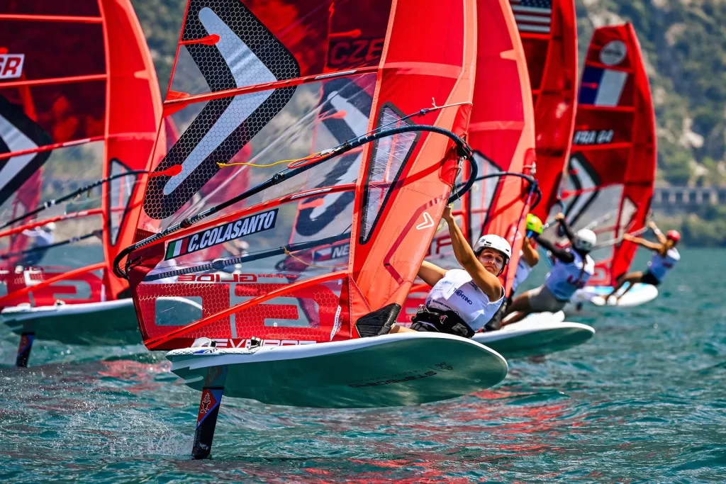 youth sailing1 1024x683 - ستاره نوظهور ایتالیا در روز افتتاحیه مسابقات جهانی سیلینگ جوانان معیاری برای میزبانان